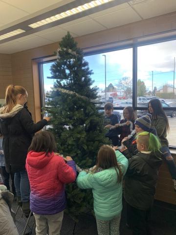 Members of our student council and student action team helped set up the Larsen Christmas tree this week.  They did a great job and now we are ready to celebrate the season.  Happy Holidays to all our amazing Larsen families!