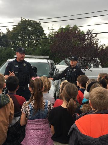 Larsen 3rd graders had the opportunity to visit many of the amazing places in our town today.  They were able to go to the police station, library, bank and other buildings.  Students learned from workers at each station about what they do and why it is important.  One of the Spanish Fork police officers was even a student that attended Larsen Elementary when he was young.  Then they got to eat lunch at the park just before the rain started.  We live in a great town!