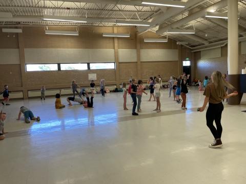 Larsen 3rd, 4th and 5th graders had their first dance class with Ms. Oaklee.  They had so much fun learning the different dance moves with their friends and classmates.  Thank you Ms. Oaklee!