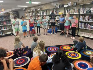 Mrs. Warren's library classes have been having a readers theater activity.  These pictures are of the  4th and 5th grade performing "Piggie Pie".  